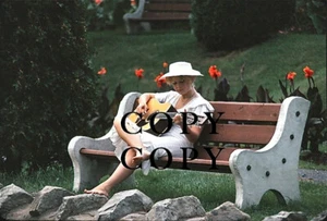1980 KODACHROME COLOR SLIDE - BEAUTIFUL GIRL - ORIGINAL ONE OF A KIND - Picture 1 of 1