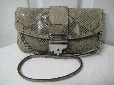 Bolso sin asas/bolso de hombro Michael Kors pitón en relieve  Foto 1 de 4