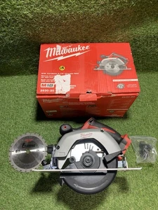 Sierra circular Milwaukee M18 2630-20 (solo herramienta) - Imagen 1 de 2
