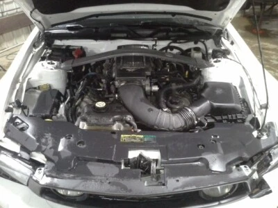 Used Front Center Interior Rear View Mirror fits: 2010 Ford Mustang automatic di - Image 1 of 4