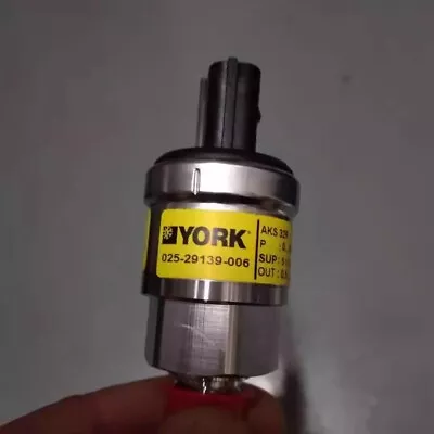 1pcs 025-29139-006 York Air Conditioner Pressure Transducer Danfoss - Image 1 of 2