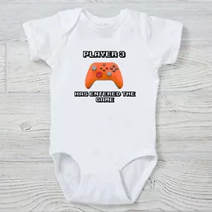 Jugador 3 Acaba de entrar en el juego Bebé divertido Onesie 100% algodón ENVÍO GRATUITO - Imagen 1 de 2