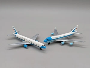 2 Realtoy 747 jet USAF Air Force One United States 5.5" White Diecast Airplanes - Picture 1 of 16