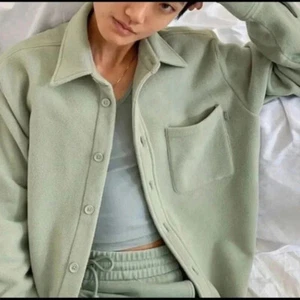 NWT Aritzia TNA Polar Button Up Fleece Shirt Jacket Green Sz XS - Picture 1 of 8