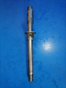 Front Axle, Suzuki RF 600R GN76B - Picture 1 of 1