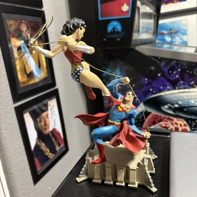 2007 DC Direct ЧУДО-ЖЕНЩИНА ПРОТИВ СУПЕРМЕНА статуэтка действие - Изображение 1 из 4