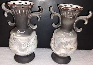 (2) Jarrón japonés 3D negro dragón moriage litofano doble mango 9" H 6" W - Imagen 1 de 11
