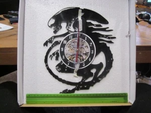 Unusual Cool Alien Xenomorph Vinyl Wall Clock Record Clock Decor Aliens Horror - Picture 1 of 4