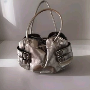 Borsa hobo in pelle Cole Haan oro pelle fibbia dettaglio grande borsa a tracolla - Foto 1 di 4