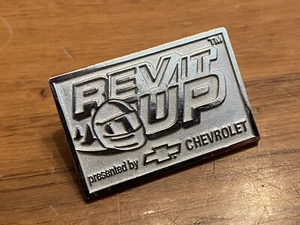 SELTENE Chevy Rev It Up Chevrolet Racing Competition Silbermedaille Pin 2006 s11 - Bild 1 von 3