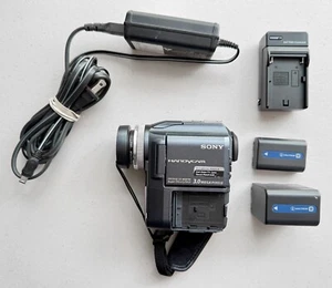 Sony Handycam DCR-PC330 MiniDv, 2 Batteries, Charger and Remote – TESTED - Picture 1 of 23