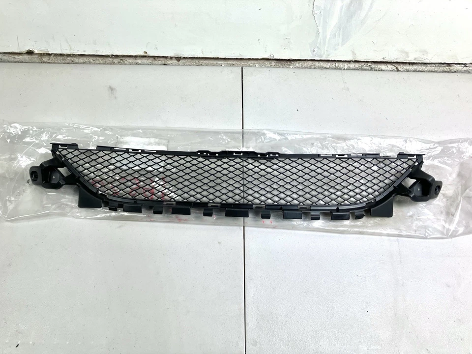 Nuevo Mercedes-Benz Clase C 08-23 C43 C63 AMG Parrilla Inferior OEM 2058852123 Foto 1 de 4