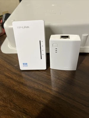 TP-LINK TL-WPA4220 Kit AV500 WiFi Powerline Extender - Image 1 of 4