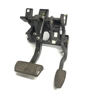 ⭐️ ROVER 75 2.0D *1999-2006* AUTOMATIC THROTTLE & BRAKE PEDAL BOX (FreeP&P) - Picture 1 of 3