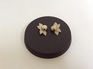Vintage Silver Leaf Clip-on Earrings - Picture 1 of 5