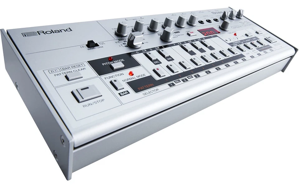Línea de bajo Roland TB-03, el sonido clásico TB-303 en la palma de tu mano Foto 1 de 4