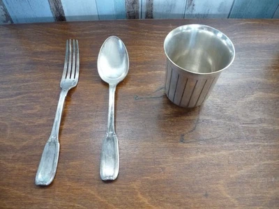 TIMBALE METAL ARGENTE BAPTEME POICON 5  avec deux couverts Boulenger  vintage - Photo 1/4