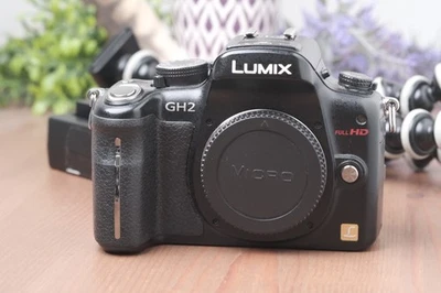 Panasonic LUMIX DMC-GH2 16.0MP Camera (Body Only) With Charger - Image 1 of 4
