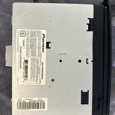 PIONEER AVH-P2300DVD TOUCHSCREEN CD DVD PLAYER RADIO STEREO - Image 1 of 4