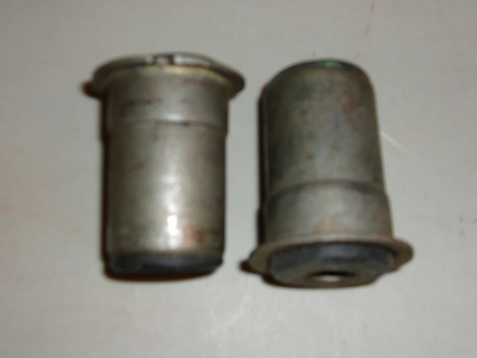 Buje brazo de control inferior Chevy Camaro/Pontiac Firebird 1970-1973 (1 par) Foto 1 de 1