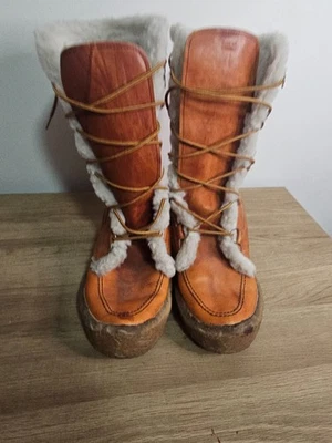 VTG Cabela's Made in Canada Leather Shearling Moccasin Boots Women's Size 9 6464 - Image 1 of 4