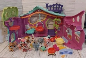 Littlest Pet Shop Club & 12 Pets And Several Accessories Skate Board Car - Picture 1 of 8