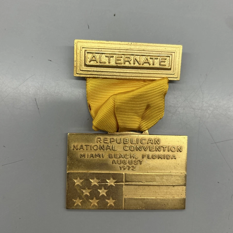 Insignia alternativa de la Convención Nacional Republicana 1972 Miami Beach Florida Nixon - Imagen 1 de 2