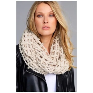 Infinity Schal beige offene Nähte natur Netz Stil lässig klassisch Accessoire - Bild 1 von 2