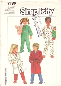 Simplicity 7199 Muster ~ Kindermantel, Pyjama und Schläfergröße Medium. - Bild 1 von 4