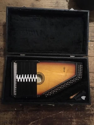 ozark auto harp in good condition  - Image 1 of 4