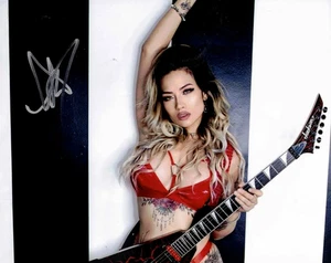 GFA The Smashing Pumpkins Band  * KIKI WONG *  Signed 8x10 Photo PROOF K8 COA - Picture 1 of 3