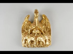 46347 - Aufopferung. Goldfarben gefasste Skulptur eines sich die Brust aufreis.. - Bild 1 von 3