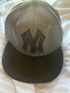 New Era 59FIFTY N.Y. Yankees Baseball Cap - Leather effect peak small/medium - Picture 1 of 7