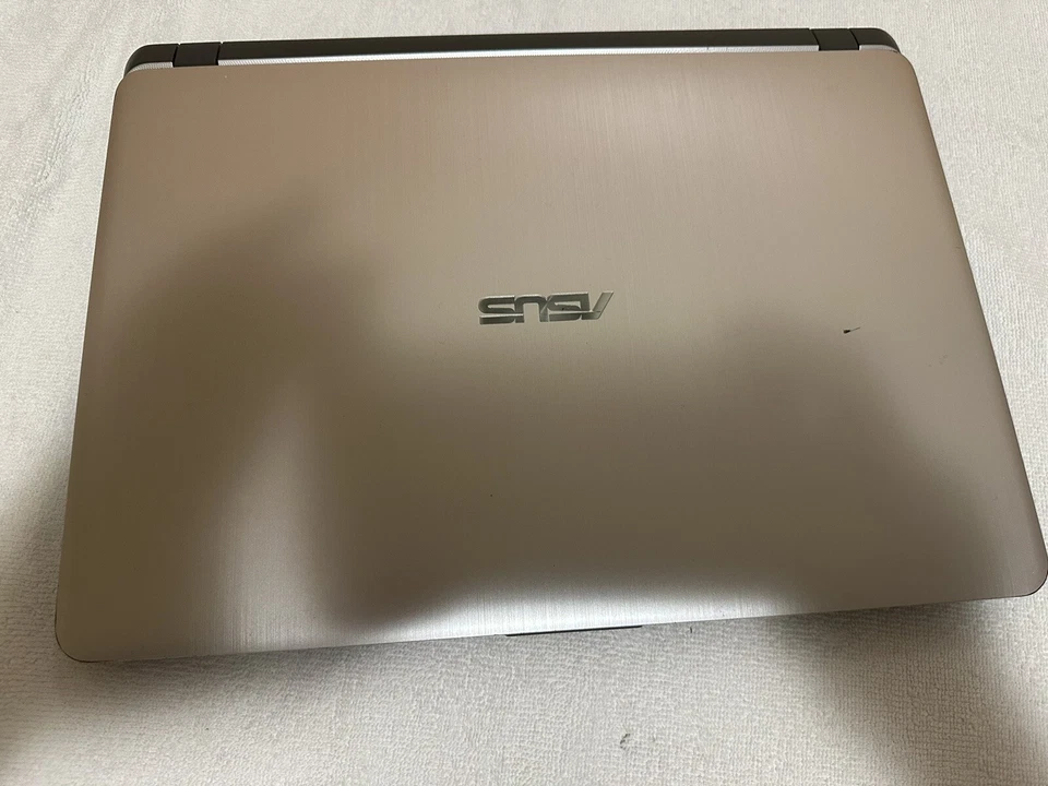 ASUS VivBook 15 F507MA 4GB Ram,500GB Hdd Windows 11 Celeron N4000 - Immagine 1 di 4