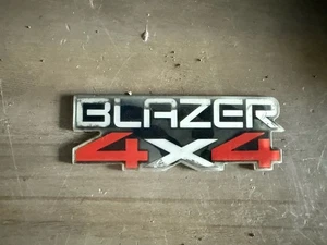 Chevy OEM Blazer 4X4 Red Black Emblem Badge Logo Nameplate Name Plate 15592826 - Bild 1 von 2