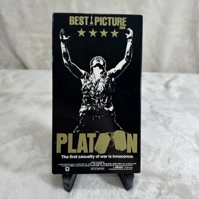 Platoon, 1986 (VHS, 1988) Tom Berenger, Charlie Sheen, Willem Dafoe, Johnny Depp Foto 1 de 3
