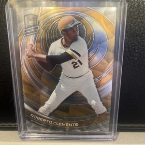 2023 Panini Chroniken - Spectra #26 Roberto Clemente - Bild 1 von 2