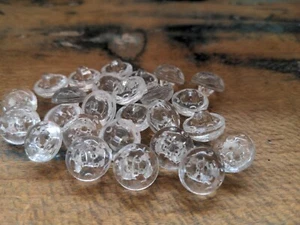 ♥Nr.186-Alte Glasknöpfe transparent mit Punkten DM 13 mm 30 Stück Neugablonz ♥ - Bild 1 von 1