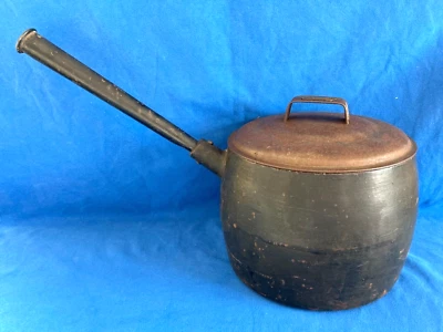 Antique Izons 12 Pint Cast Iron Gypsy Romany Cooking Pot with Lid - Image 1 of 4