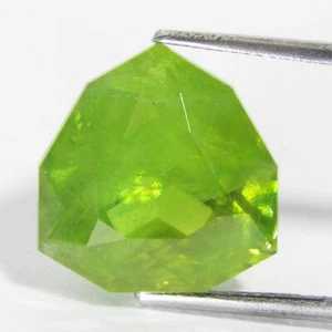 14.14Cts Natural Sparkling Trillion Custom Cut Sphene Titanite Loose Gemstone - Picture 1 of 4