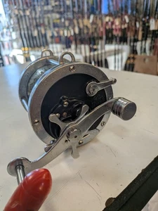 Lotto mulinelli da pesca convenzionali Penn 4/0 vintage J26 - Foto 1 di 5