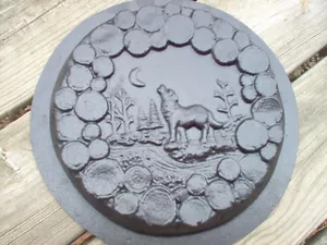 Wolf stepping stone mold concrete plaster mould 10" x 1" thick - Picture 1 of 6