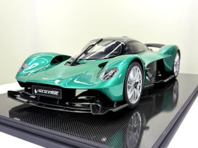1/8 FrontiArt Aston Martin Valkyrie In British Green Su Base In Fibra F144-60 - Immagine 1 di 4