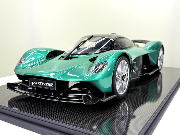 1/8 FrontiArt Aston Martin Valkyrie In British Green Su Base In Fibra F144-60 - Immagine 1 di 4