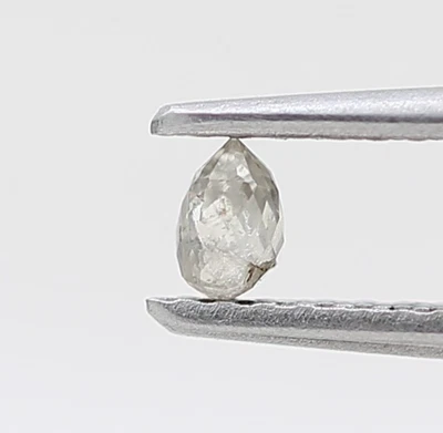 GREEN COLOR BRIOLETTE SHAPE 0.13cts CHECKERCUT DIAMOND LC NATURAL DIAMOND - Image 1 of 4