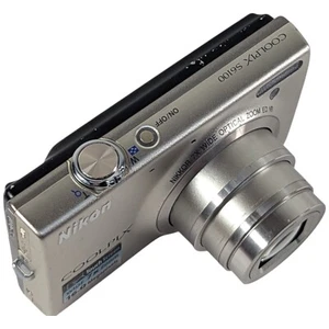 *PIEZAS/REPARACIÓN* Cámara digital Nikon COOLPIX S6100 16,0 MP FUNCIONA *LEER GRIETA LCD* - Imagen 1 de 8
