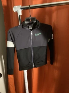 nike boys lightweight jacket Size 6 Green - Picture 1 of 3