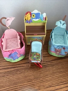 Liebevolle Familie Puppenhaus Baby Kinderzimmer Set - Sound funktioniert nicht - Bild 1 von 5