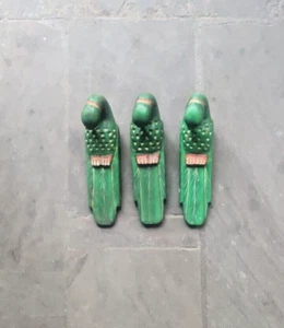 wood parrot green set of three wall decor art handmade painted wall mount india - Bild 1 von 9