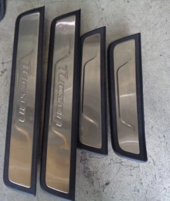HYUNDAI TUCSON 2009-2015 ALFÉIZARES DE PUERTA DELANTERA TRASERA CUBIERTA PLACA DE DESGASTE OEM Foto 1 de 4